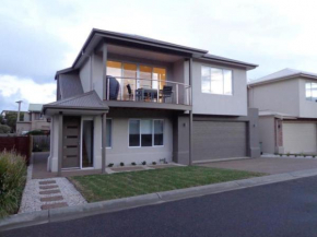 7 Salmon Row Smiths Beach